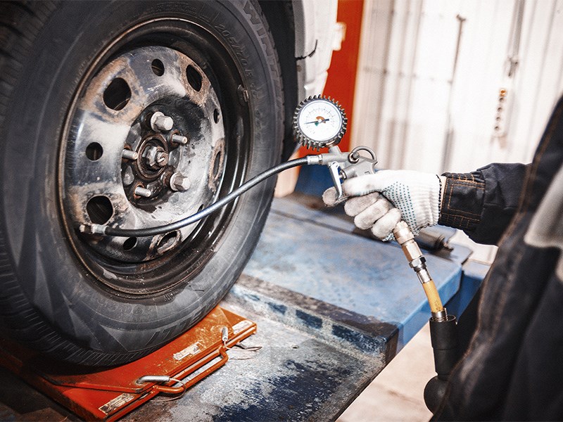 Сколько качать колеса зимой?