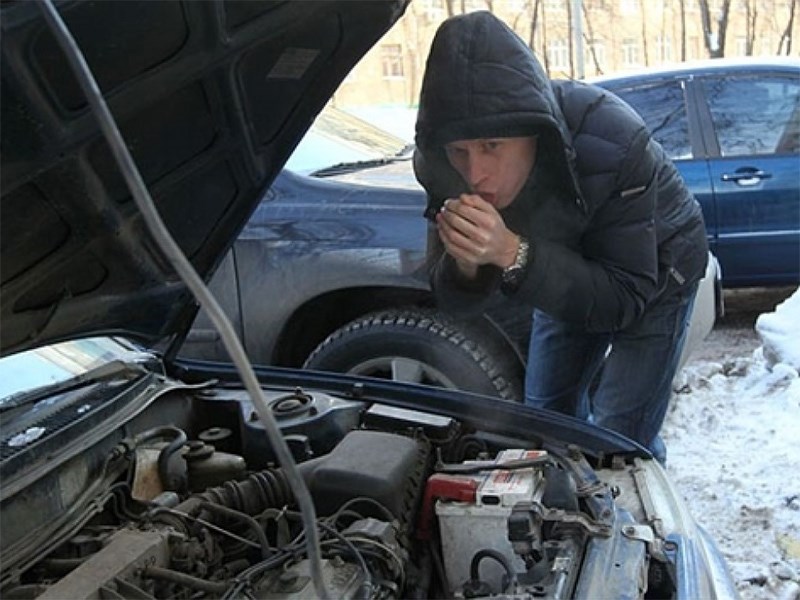 Зачем и как прогревать двигатель зимой