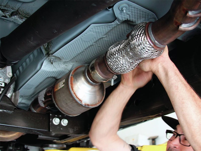 Как отремонтировать или заменить глушитель своими руками