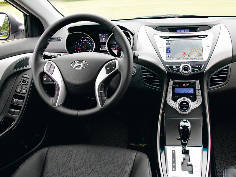 Тест-драйв Hyundai Elantra 1.6 (6AT) Тест-драйв Hyundai Elantra 1.6 (6AT)