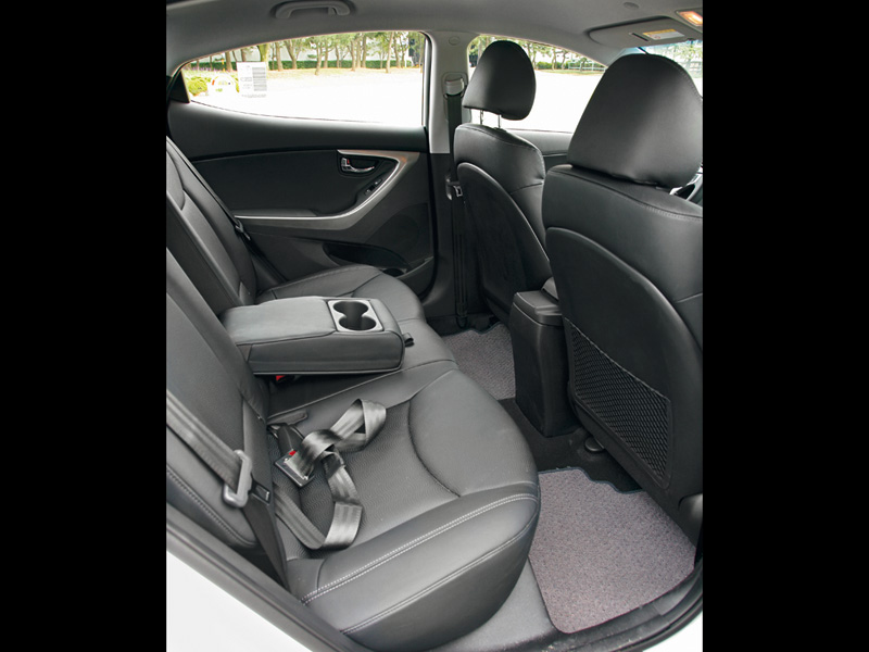 Тест-драйв Hyundai Elantra 1.6 (6AT) Тест-драйв Hyundai Elantra 1.6 (6AT)