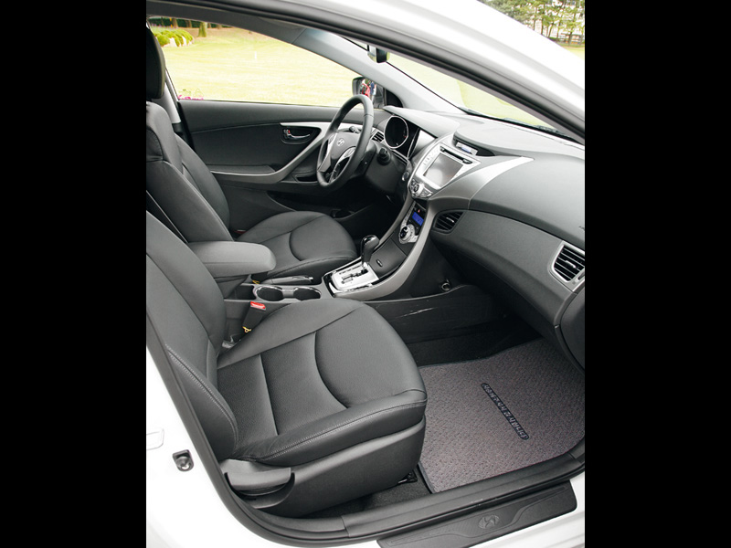 Тест-драйв Hyundai Elantra 1.6 (6AT) Тест-драйв Hyundai Elantra 1.6 (6AT)