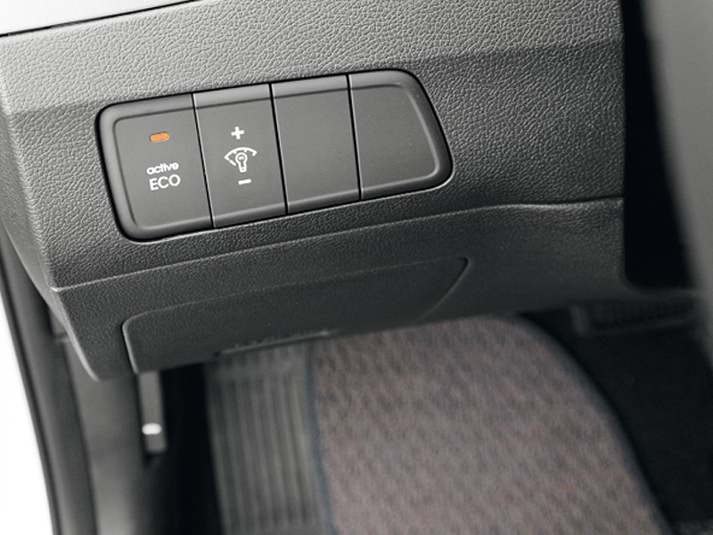 Тест-драйв Hyundai Elantra 1.6 (6AT) Тест-драйв Hyundai Elantra 1.6 (6AT)