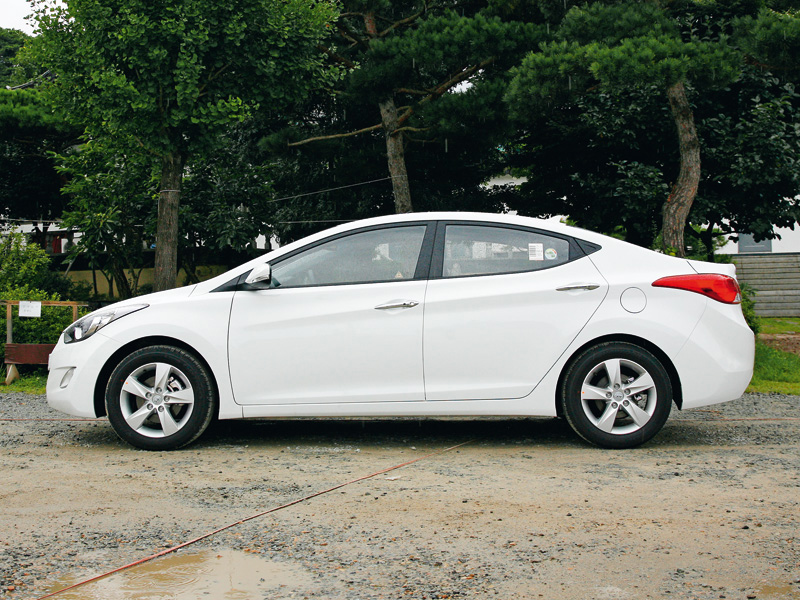 Тест-драйв Hyundai Elantra 1.6 (6AT) Тест-драйв Hyundai Elantra 1.6 (6AT)