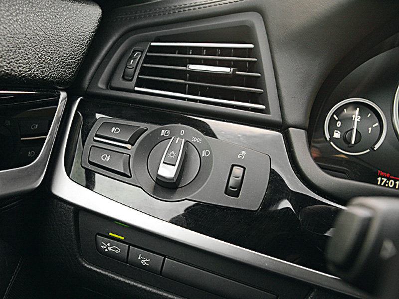 - BMW BMW M535i xDrive