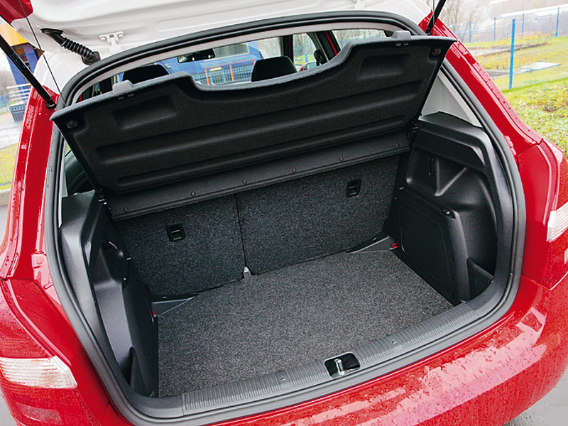 - Skoda Fabia 1.6 (6AT)