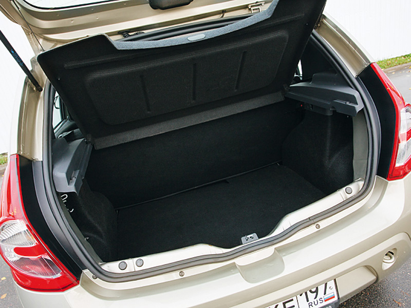 - Skoda Fabia 1.6 (6AT)